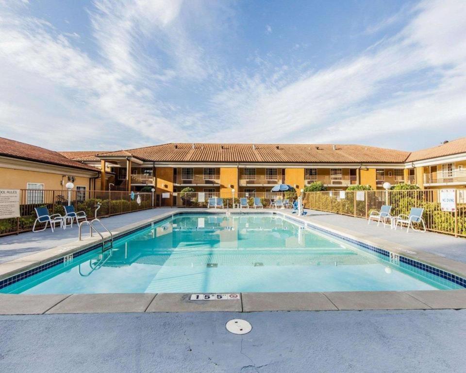 Quality Inn & Suites Bremen Екстер'єр фото